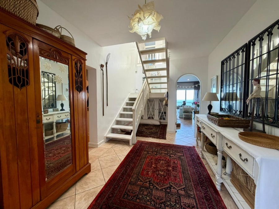 4 Bedroom Property for Sale in Constantia Kloof Western Cape